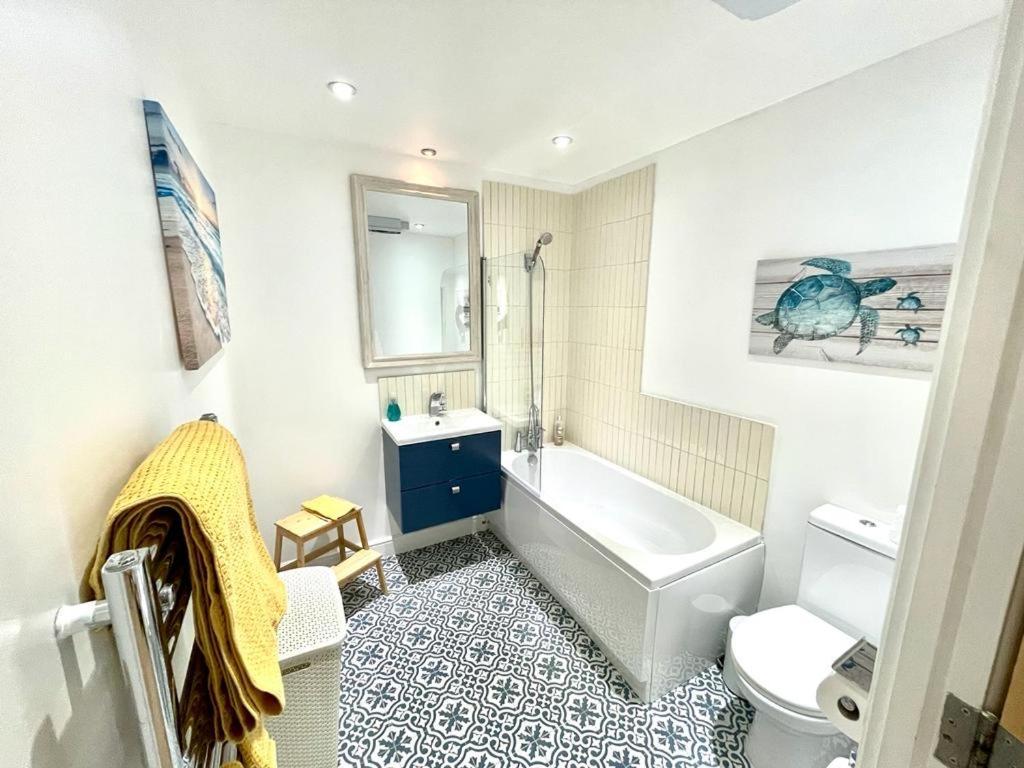 Cosy 1 Bedroom Apartment With Balcony Near Chiswick London Exterior foto