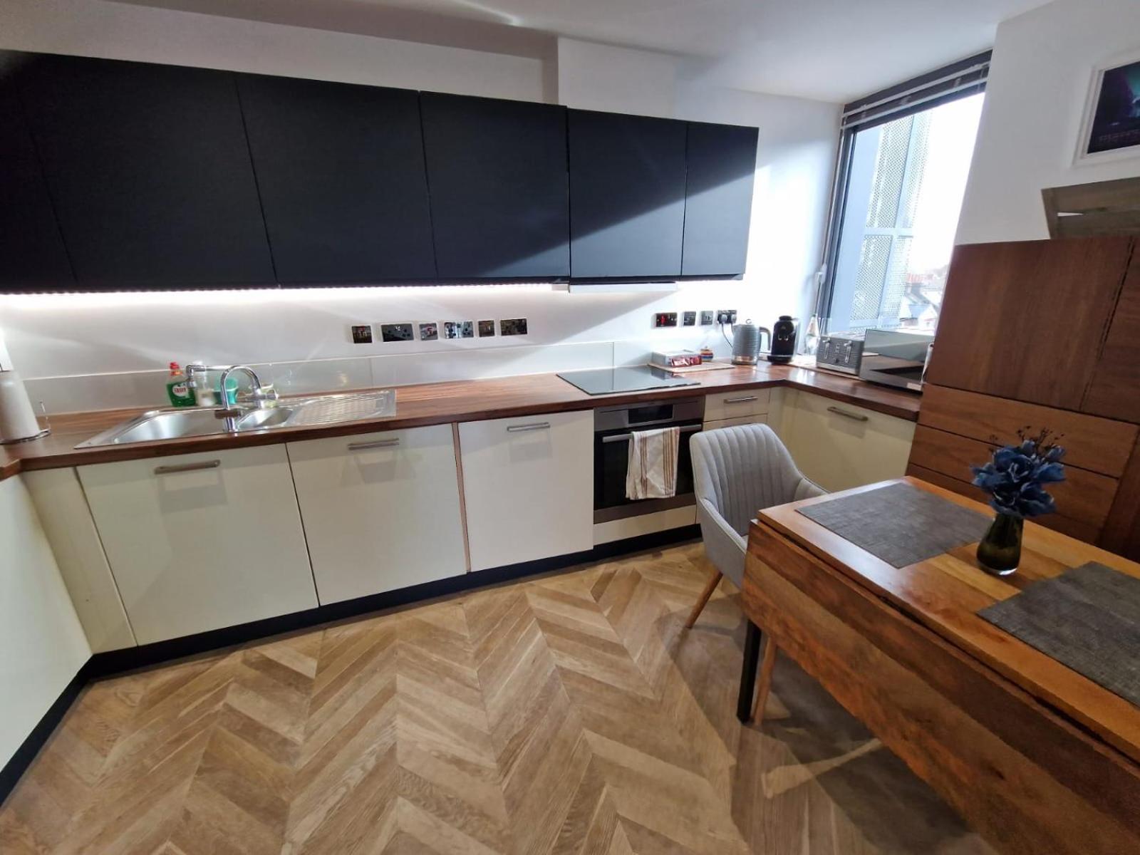 Cosy 1 Bedroom Apartment With Balcony Near Chiswick London Exterior foto