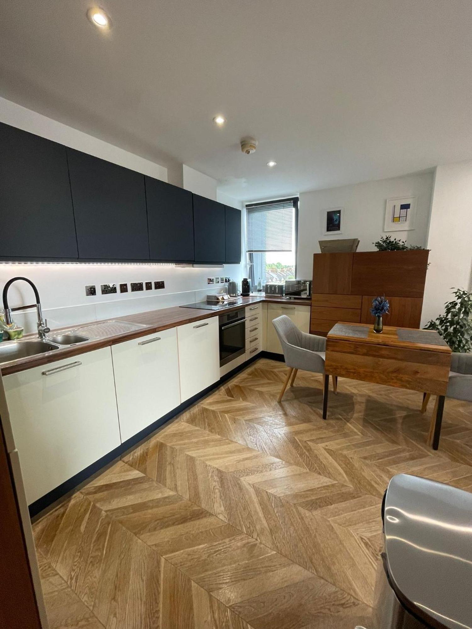 Cosy 1 Bedroom Apartment With Balcony Near Chiswick London Exterior foto